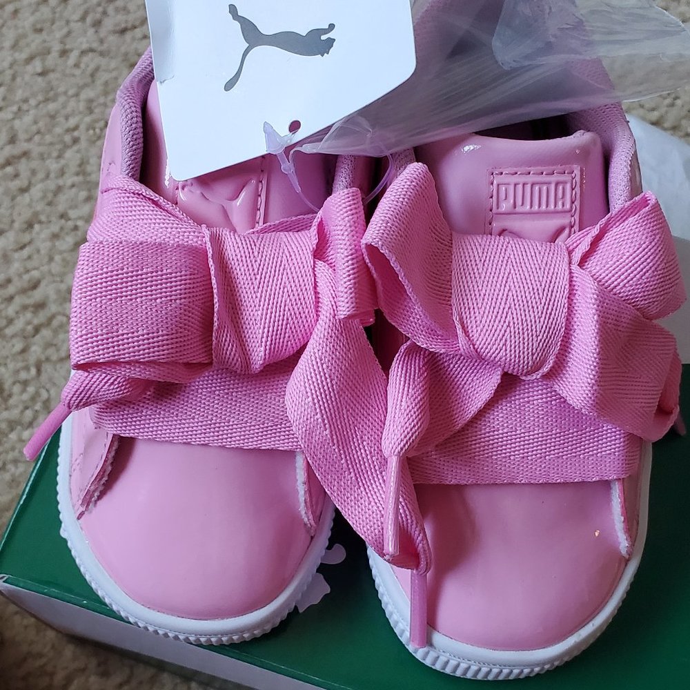 Puma Kids Basket Heart Patent Sneakers with Bow Shoelaces Size 9 - Pink